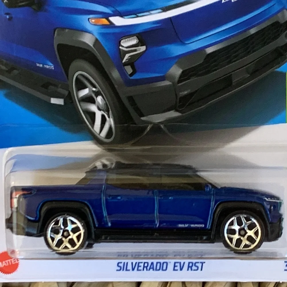 Hot Wheel Chevy Silverado EV RST Chevrolet Blue Electric Truck Hotwheels 2024 🆕